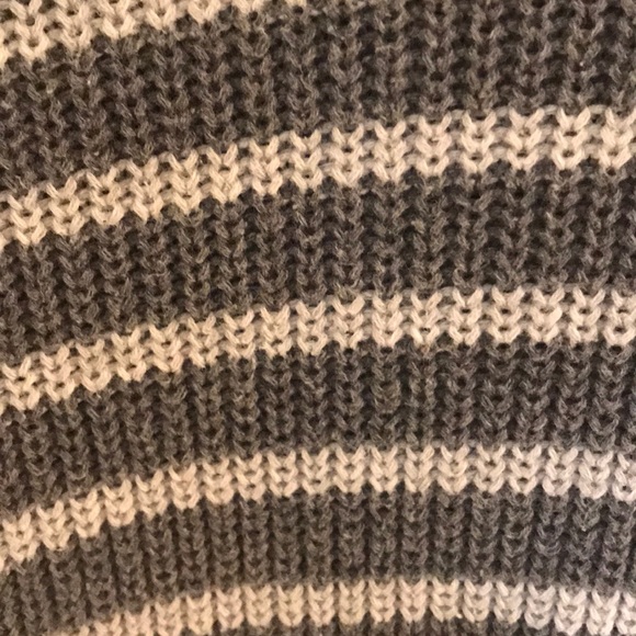 Express Sweater - Picture 3 of 4
